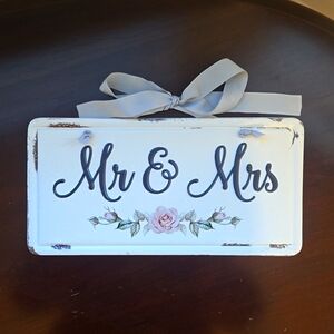 Mr & Mrs metal hanging sign